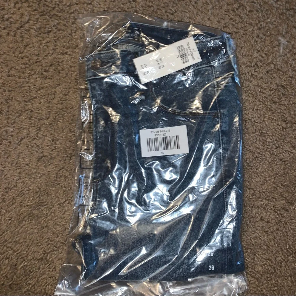 NWT Abercrombie and fitch ripped high rise skinny jeans size 2